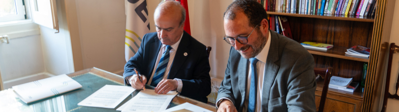 Secretary-General of the OEI Mariano Jabonero and EASNIE Director João Costa signing the co-operation agreement